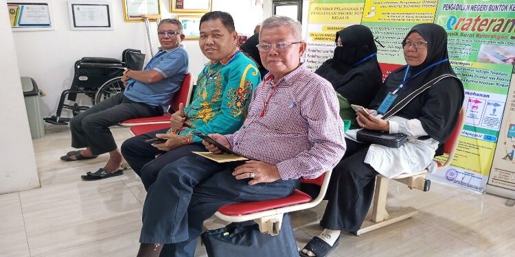 FOTO: MATAKALTENG - Para korban yang gagal umroh, saat menghadiri sidang di PN Buntok.