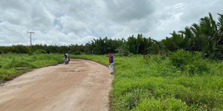 FOTO: AKH/MATAKALTENG - Jalan poros Kecamatan Jelai yang belum beraspal dan menjadi perhatian Pemkab Sukamara melalui Dinas PUPR Perkim.