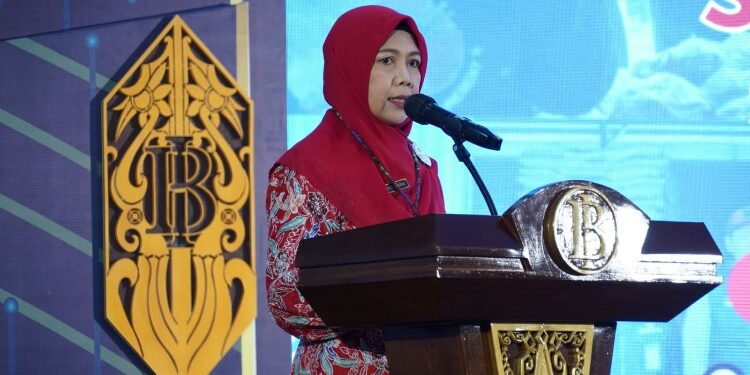FOTO: MATAKALTENG - Asisten Ekbang Setda Kalteng Sri Widanarni saat membuka kegiatan Capacity Building dan Sosialisasi Penyusunan Pelaporan Kinerja Tim Pengendalian Inflasi Daerah (TPID) 2023.