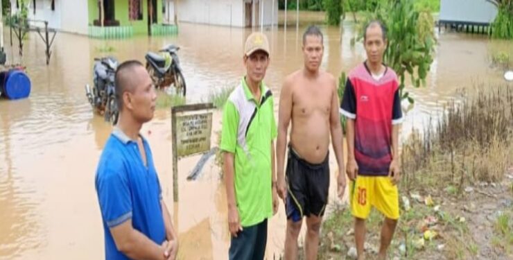 FOTO : IST/MATAKALTENG - Banjir yang terjadi di Dusun Bantilan, Sabtu 17 Februari 2024.