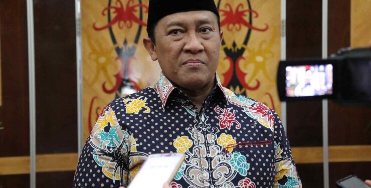 FOTO : IST/MATAKALTENG - Wagub Edy Pratowo memberikan keterangan pers soal progres pembangunan dan nama Bundaran Besar Palangka Raya.