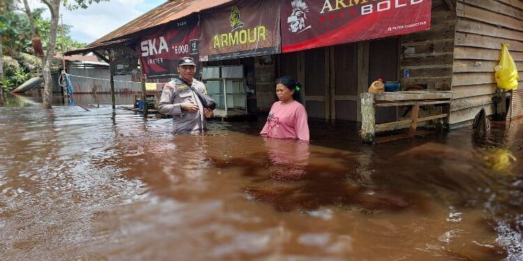 FOTO: IST/MATAKALTENG - Banjir yang terjadi di Desa Sei Ubar Mandiri, Minggu 18 Februari 2024.