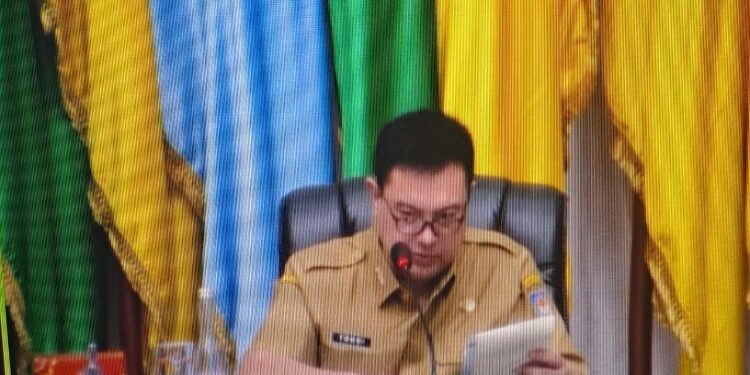FOTO: MATAKALTENG - Inspektur Jenderal Kemendagri Tomsi Tohir saat pimpin rakor.