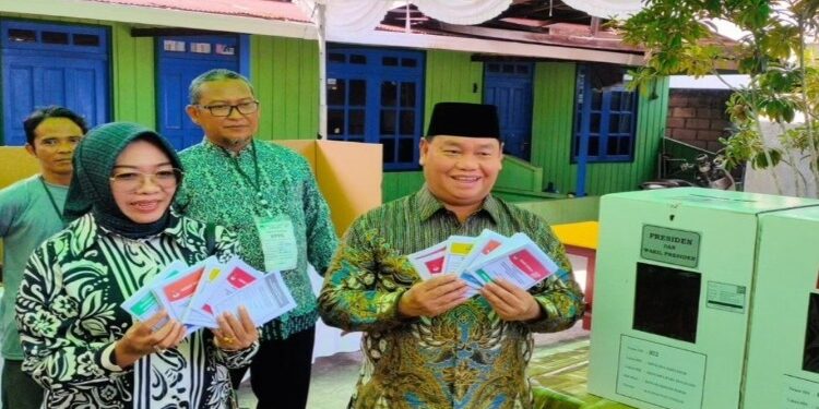 FOTO: IST/MATA KALTENG - Bupati saat menyalurkan hak suaranya pada beberapa waktu lalu.