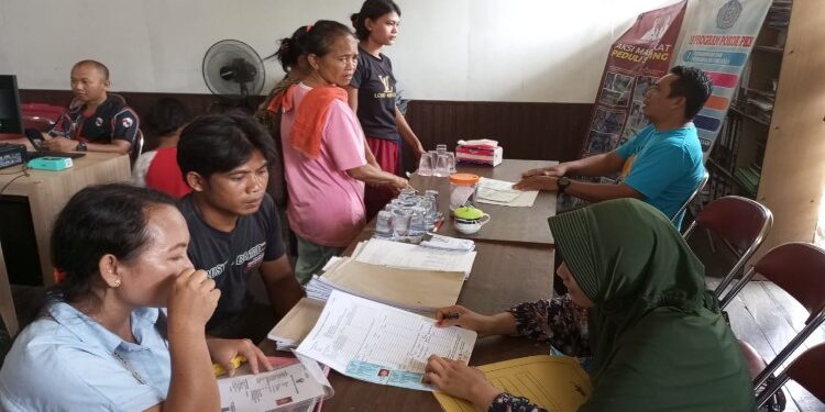 FOTO: IST/MATAKALTENG - Layanan jemput bola Disdukcapil, Senin, 19 Februari 2024.