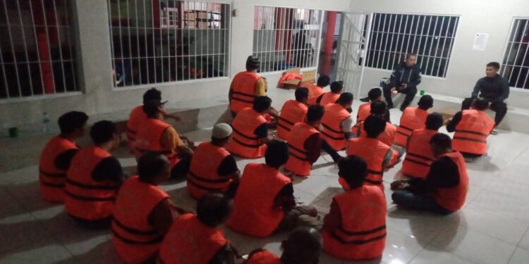 FOTO: IST/MATAKALTENG - tahanan Lapas Sampit sebelum dipindahkan ke Rutan Tamiang Layang.