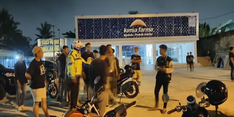 FOTO: MATAKALTENG - Personel Satlantas Polresta Palangka Raya lakukan penertiban para pembalap liar di sekitaran kawasan Jalan Diponegoro.
