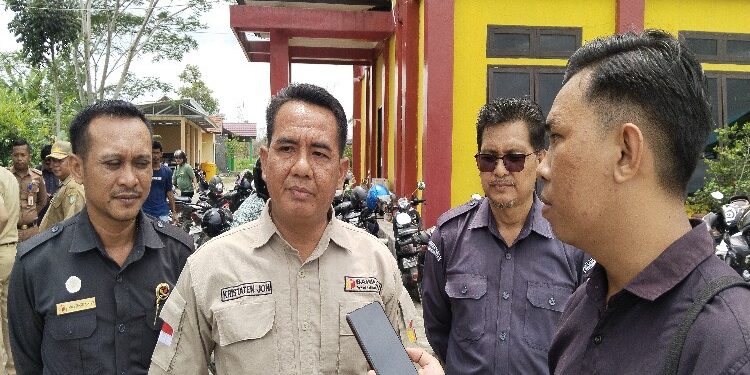 FOTO: AGUS/MATA KALTENG - Kristaten Jon, Divisi Hukum dan Penyelesaian Sengketa Badan Pengawas Pemilu (Bawaslu) Provinsi Kalimantan Tengah, saat wawancara.