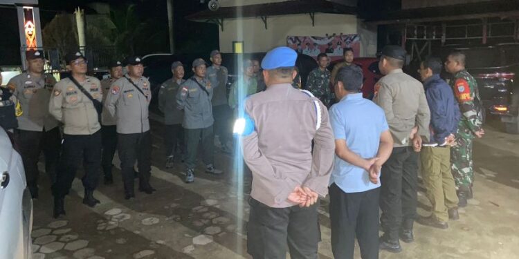 FOTO: IST/MATA KALTENG - Apel gabungan yang dilakukan di Kecamatan Cempaga Hulu, guna mengatasi kericuhan.