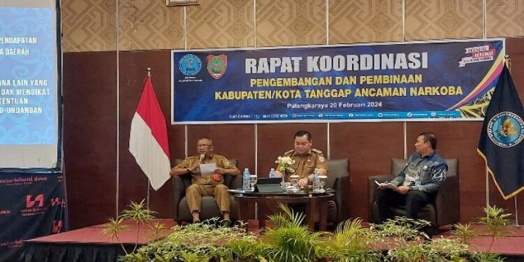 FOTO: MATAKALTENG - Kepala Badan Kesbangpol saat menyampaikan Materi terkait Pencegahan, Pemberantasan, Penyalahgunaan dan Peredaran Gelap Narkotika (P4GN).