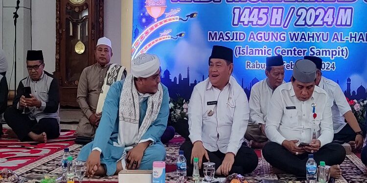 FOTO: IST/MATAKALTENG - Bupati Kotim, Halikinnor saat menghadiri peringatan Isra Mi'raj, Rabu 21 Februari 2024.