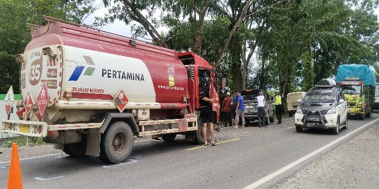 FOTO: AGUS/MATAKALTENG - Kecelakaan beruntung di KM 5,4 Jalan Jendral Sudirman, Kota Sampit.