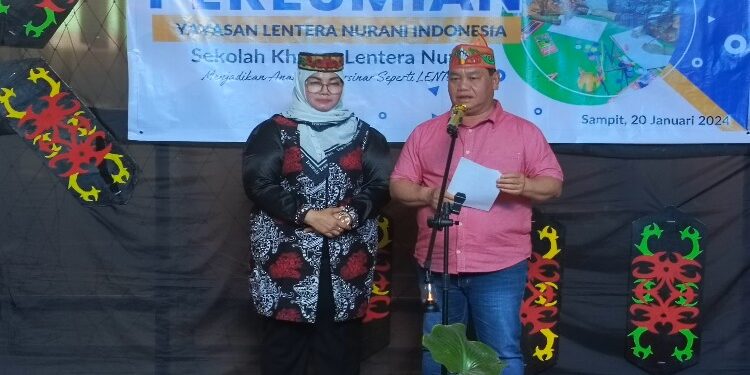 FOTO : MATAKALTENG - Bupati Kotim Halikinnor bersama wakilnya Irawati.