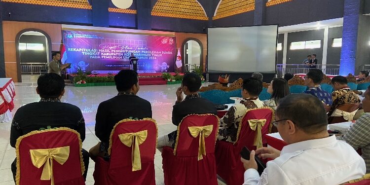 FOTO: DIAN/MATA KALTENG - Rapat pleno rekapitulasi hasil penghitungan perolehan suara tingkat Kabupaten Kotim pada Pemilu 2024, Sabtu 24 Februari 2024.