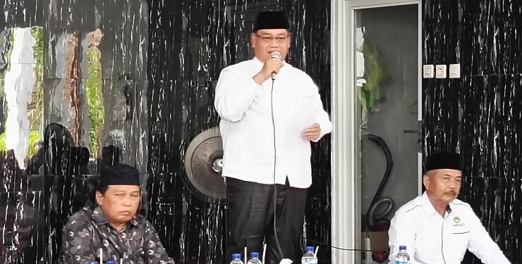 FOTO : DOK DEVIANA/MATAKALTENG - Bupati Kotim Halikinnor saat menghadiri peresmian masjid, beberapa waktu lalu.