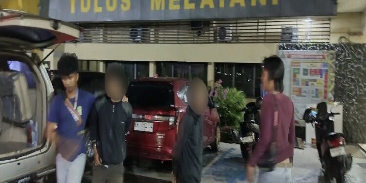FOTO: IST/MATAKALTENG - Dua orang terduga tersangka curanmor yang diamankan Mapolres Kotim.