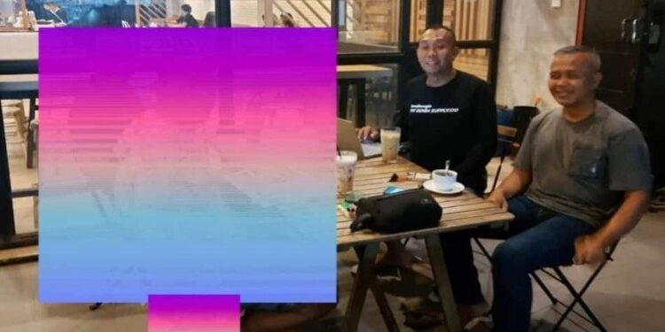 FOTO: IST/MATAKALTENG - Ketua Tim Virtual Police Bidhumas Polda Kalteng, Ipda Shamsuddin, saat melakukan mediasi kepada kedua wartawati ST dan AL.