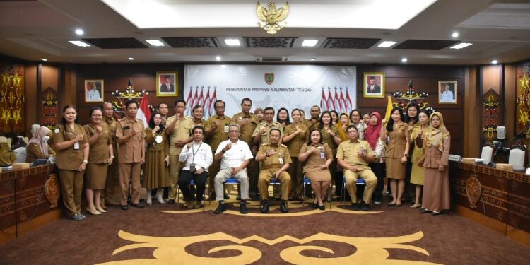 FOTO: MATAKALTENG - Sekda Kalteng H Nuryakin saat membuka kegiatan sosialisasi.