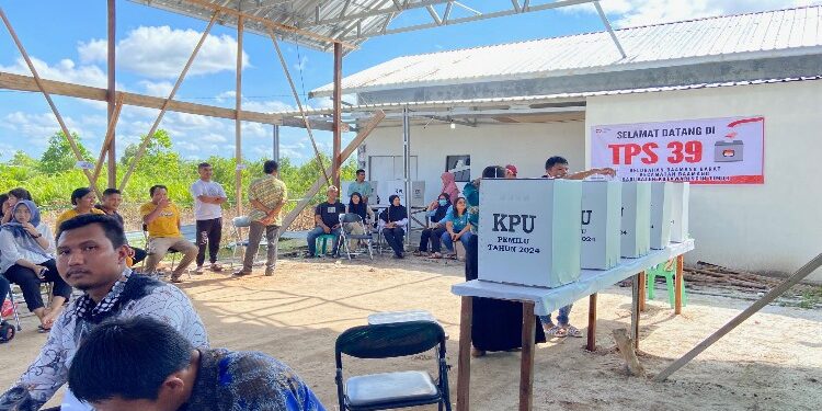 FOTO: DIAN/MATA KALTENG - Proses pemungutan suara di TPS 39 Baamang Barat belum lama ini.