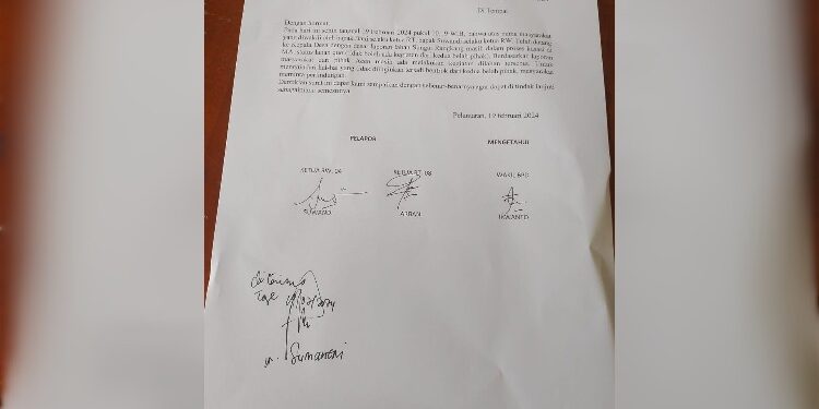 FOTO: MATAKALTENG - Surat pengaduan terkait adanya dugaan aktivitas oknum preman di kebun bersengketa, yang dikirimkan warga ke Kades Pelantaran, Kotim.