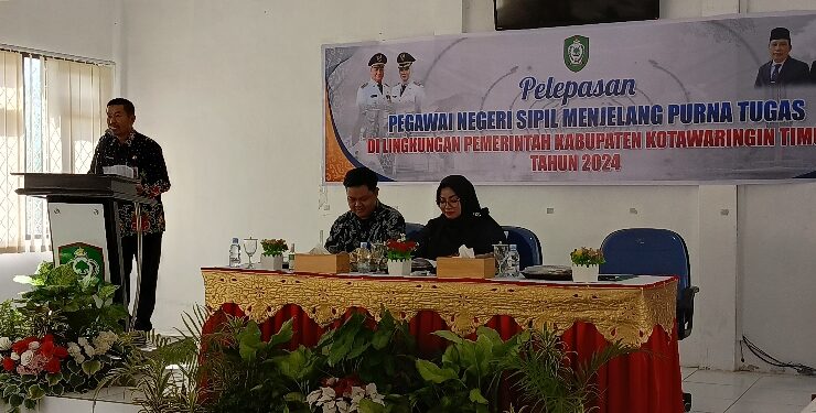 FOTO : DOK DEVIANA/MATAKALTENG - Kepala BKPSDM Kotim Kamaruddin Makalepu saat menghadiri ramah tamah PNS yang purna tugas, belum lama ini.