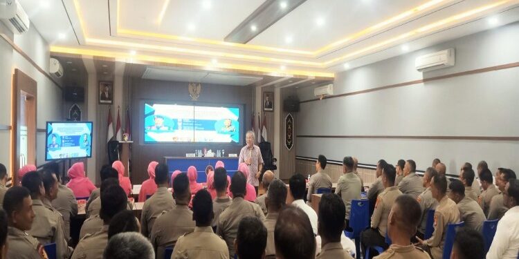 FOTO: DEVIANA/MATAKALTENG - Pemberian motivasi kepada personel Polairud Polda Kalteng, Senin 4 Maret 2024.