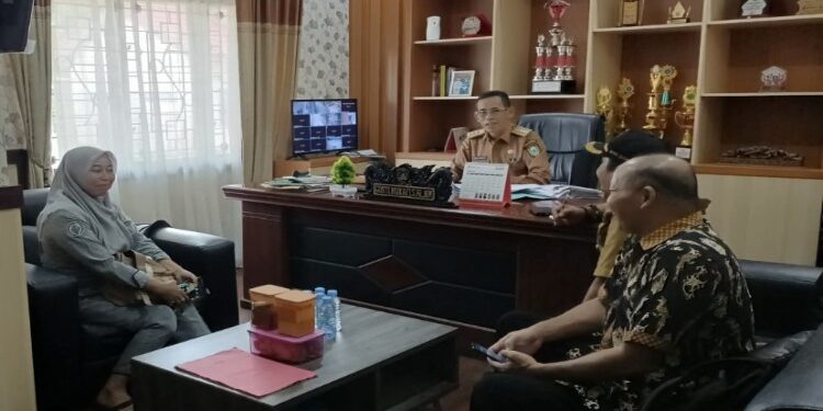 FOTO: IST/MATA KALTENG - Koordinasi pendamping desa bersama Camat Cempaga Hulu.