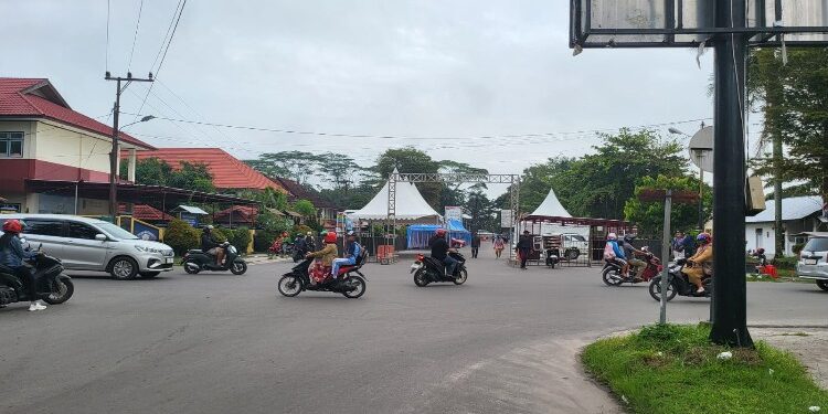 FOTO: IST/MATA KALTENG - Suasana persiapan event di badan jalan sekitar taman kota, Sampit.