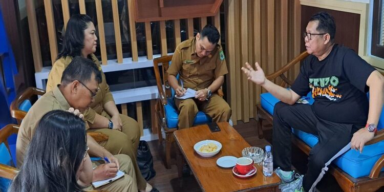 FOTO: MATAKALTENG - Kepala Dislutkan Kalteng, H Darliansjah menerima kunjungan Kepala DKPP Kabupaten Kapuas Kusmiatie.