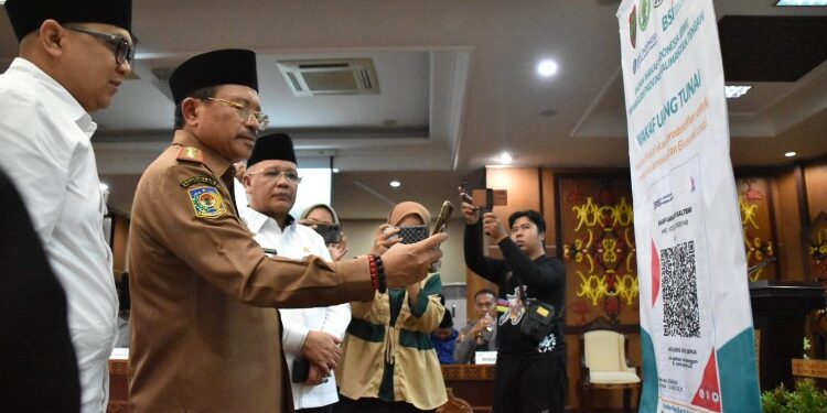 FOTO: MATAKALTENG - Sekda Kalteng, H Nuryakin, saat melakukan Launching Program Wakaf Uang Tahun 2024.