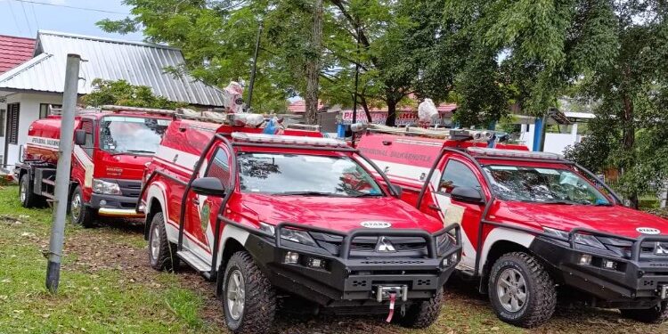 FOTO: AKH/MATAKALTENG - Kendaraan tangki pemadam kebakaran dan mobil operasional bantuan hibah dari Pemerintah Provinsi Kalimantan Tengah untuk BPBD Sukamara.