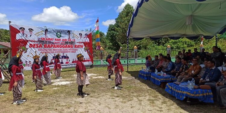 FOTO: IST/MATAKALTENG - Rapat kerja Kepala Desa dan peringatan Hari Ulang Tahun Desa Bapanggang Raya bersama Dinas PMD Kotim.