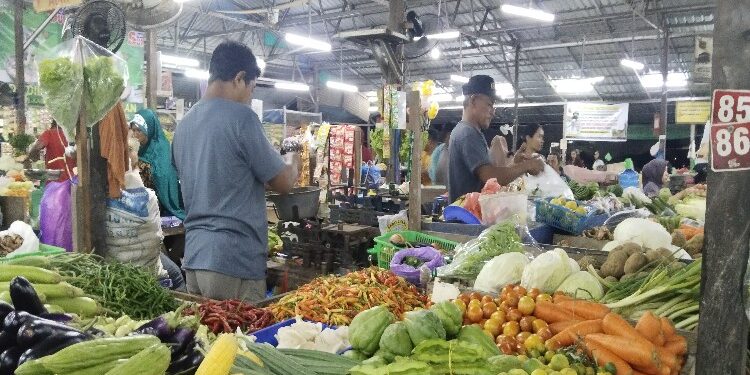 FOTO: AGUS/MATA KALTENG - Suasana di pasar Alkamal Kotim.