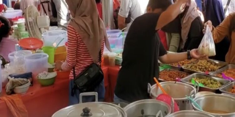 FOTO: Dok/MATA KALTENG - Suasana pasar ramadhan di Kota Sampit.