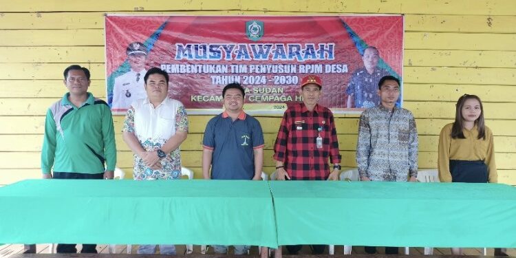 FOTO: IST/MATA KALTENG - Musyawarah pembentukan tim penyusun RPJM desa di desa Sudan, 8 Maret 2024.