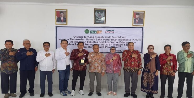 FOTO : IST/MATAKALTENG - Rektor UMP M. Yusuf bersama pihak RSUD dr Murjani dan ARSPI, Sabtu 10 Maret 2024.
