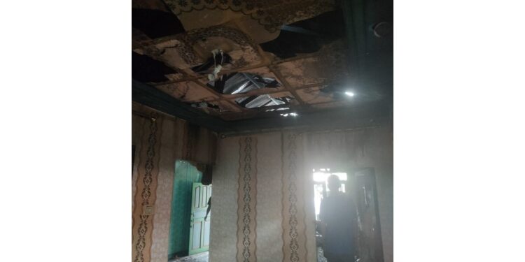 FOTO: IST/MATAKALTENG - Plafon rumah warga yang terbakar Desa Bagendang Tengah, Kecamatan Mentaya Hilir Utara, Kabupaten Kotawaringin Timur, Sabtu 9 Maret 2024.