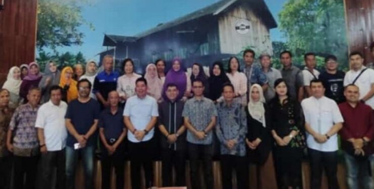 FOTO : DISDIK/MATA KALTENG - Silaturrahmi Disdik Kotim di rumah makan cita rasa mentaya.