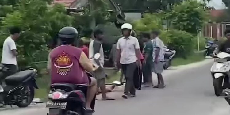 FOTO: IST/MATAKALTENG - Lokasi kejadian kecelakaan tragis yang menyebabkan seorang pengedara motor merenggut nyawanya. 