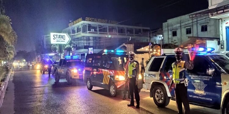 FOTO: Dok/MATA KALTENG - Patroli yang dilakukan aparat di salah satu THM yaitu Studi Family Karoke beberapa waktu lalu.