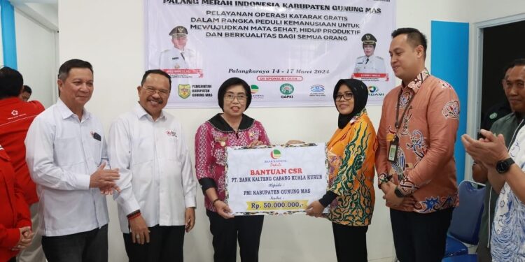 FOTO: OLIVIA/MATAKALTENG - Bantuan CSR yang diberikan oleh Bank Kalteng kepada PMI Gunung Mas salah satu PBS pada giat PMI Kalteng di Palangka Raya, Jumat 15 Maret 2024.