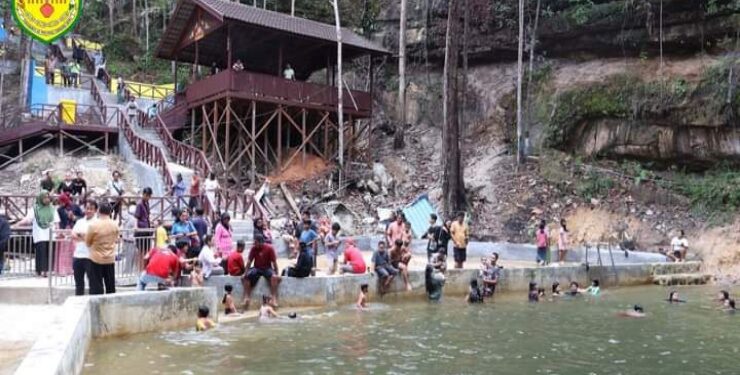 FOTO : DISBUDPAR GUMAS/MATA KALTENG - Objek wisata Air Terjun Batu Mahasur yang semakin ramai dikunjungi oleh wisatawan, belum lama ini.