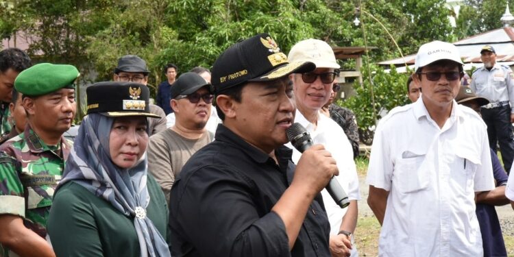 FOTO: IST/MATAKALTENG - Wagub Kalteng Edy Pratowo menghadiri Kick Off Konstruksi Optimasi Lahan Rawa dalam Upaya Khusus Peningkatan Produktivitas Padi.