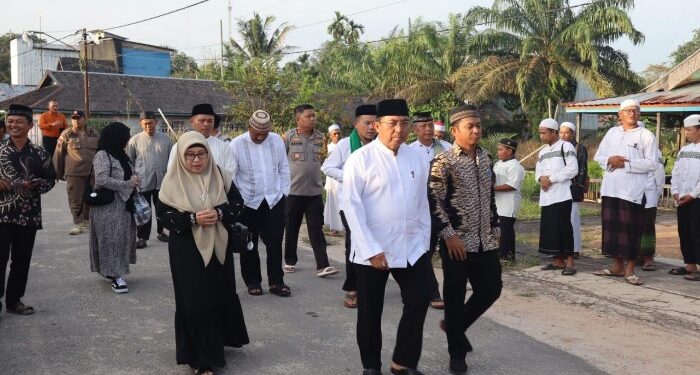 FOTO: AKH/MATAKALTENG - Pj Bupati Sukamara Kaspinor, saat berada di Desa Pangkalan Muntai Kecamatan Sukamara.