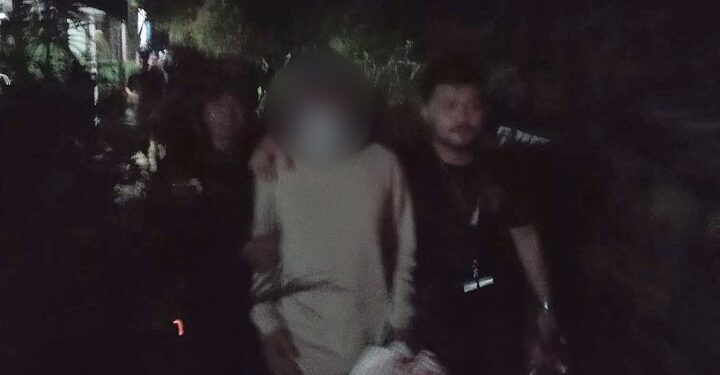 FOTO: IST/MATA KALTENG - Pelaku saat diamankan oleh pihak Kepolisian.