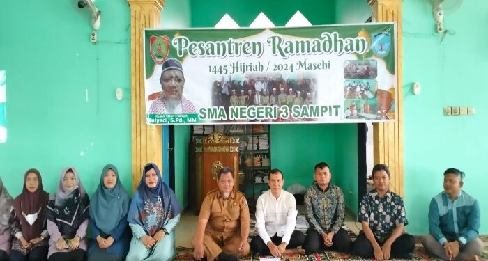 FOTO: IST/MATA KALTENG - Pesantren Ramadhan di SMAN 3 Sampit, 19 Maret 2024.