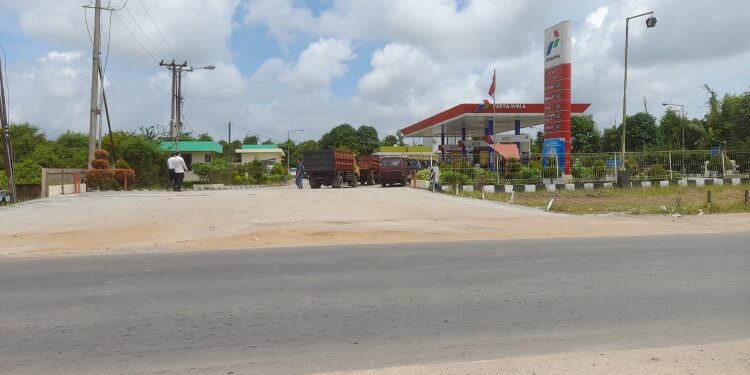 FOTO: IST/MATAKALTENG - Lokasi SPBU Km 8 Sampit, yang diduga dijadikan tempat pungli oleh oknum pengelola parkir.