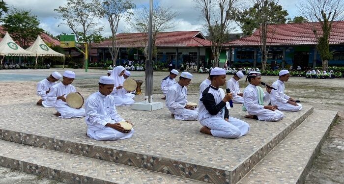 FOTO: Dok/MATA KALTENG - Siswa SMPN 3 Sampit saat menampilkan seni hadrah belum lama ini.