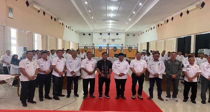 FOTO: AKH/MATAKALTENG - Pj Bupati Sukamara saat sosialisasi PPTPKH.