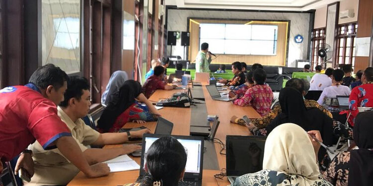 FOTO: DISDIK/MATA KALTENG - Sosialisasi pengajuan TPP dengan aplikasi, 21 Maret 2024.